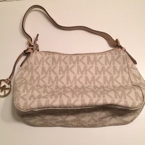 Michael Kors Signiture Cream Bag